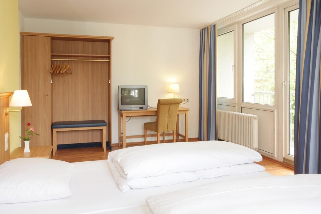 A&O Karlsruhe Hauptbahnhof Hotel Room photo