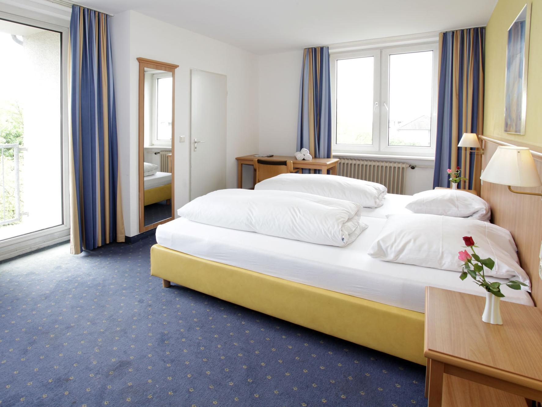 A&O Karlsruhe Hauptbahnhof Hotel Exterior photo