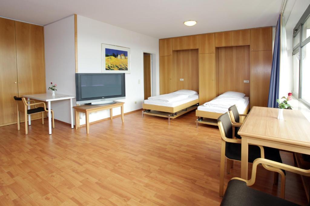 A&O Karlsruhe Hauptbahnhof Hotel Exterior photo