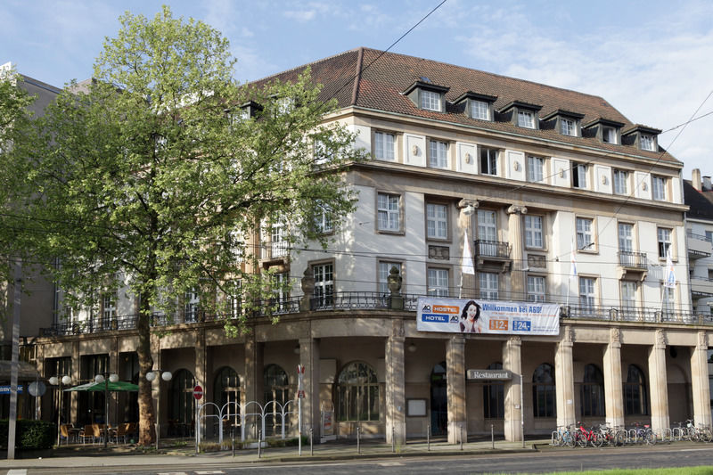 A&O Karlsruhe Hauptbahnhof Hotel Exterior photo
