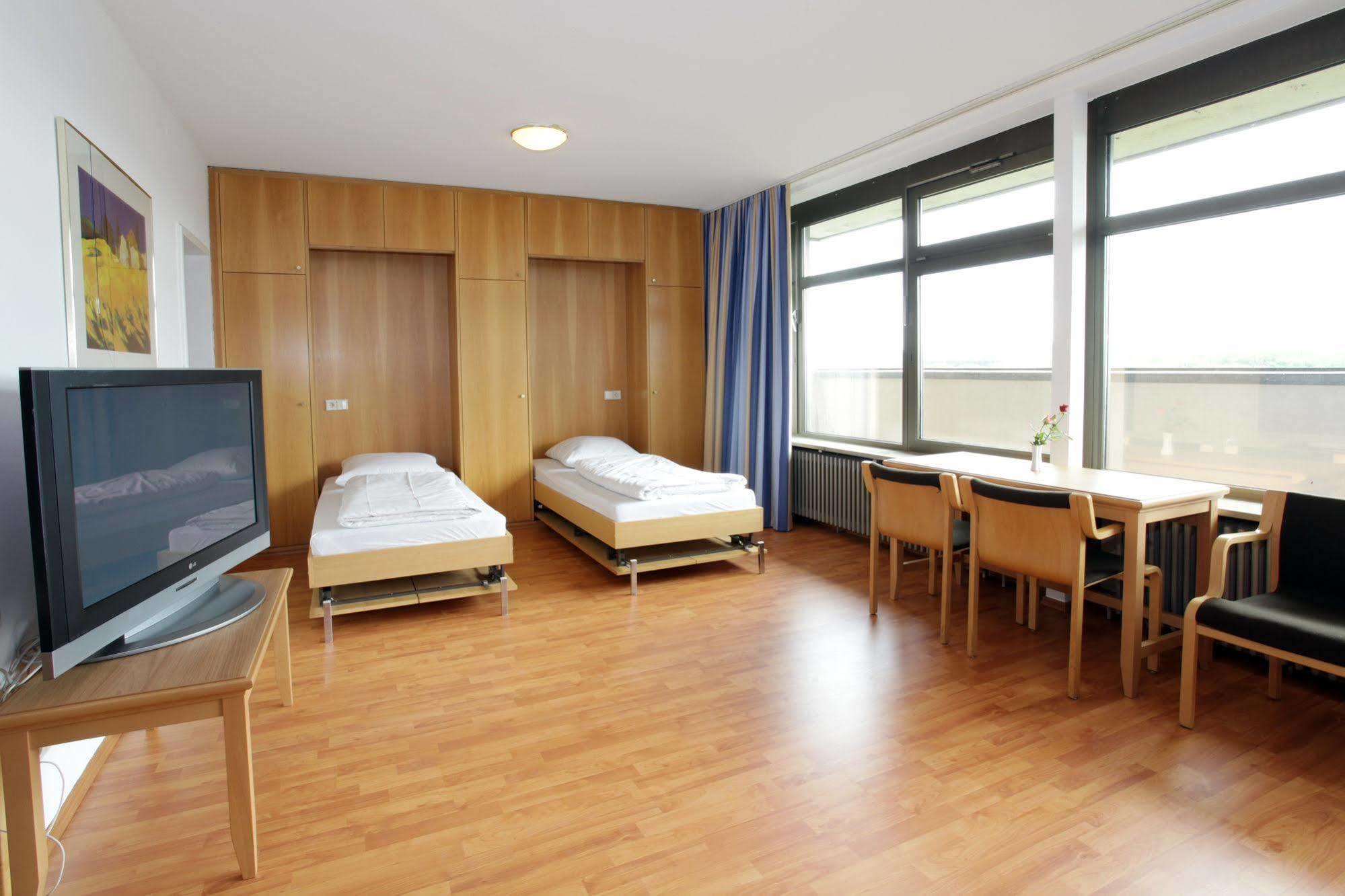 A&O Karlsruhe Hauptbahnhof Hotel Exterior photo